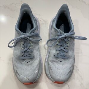 HOKA Arahi 6 Size 7B